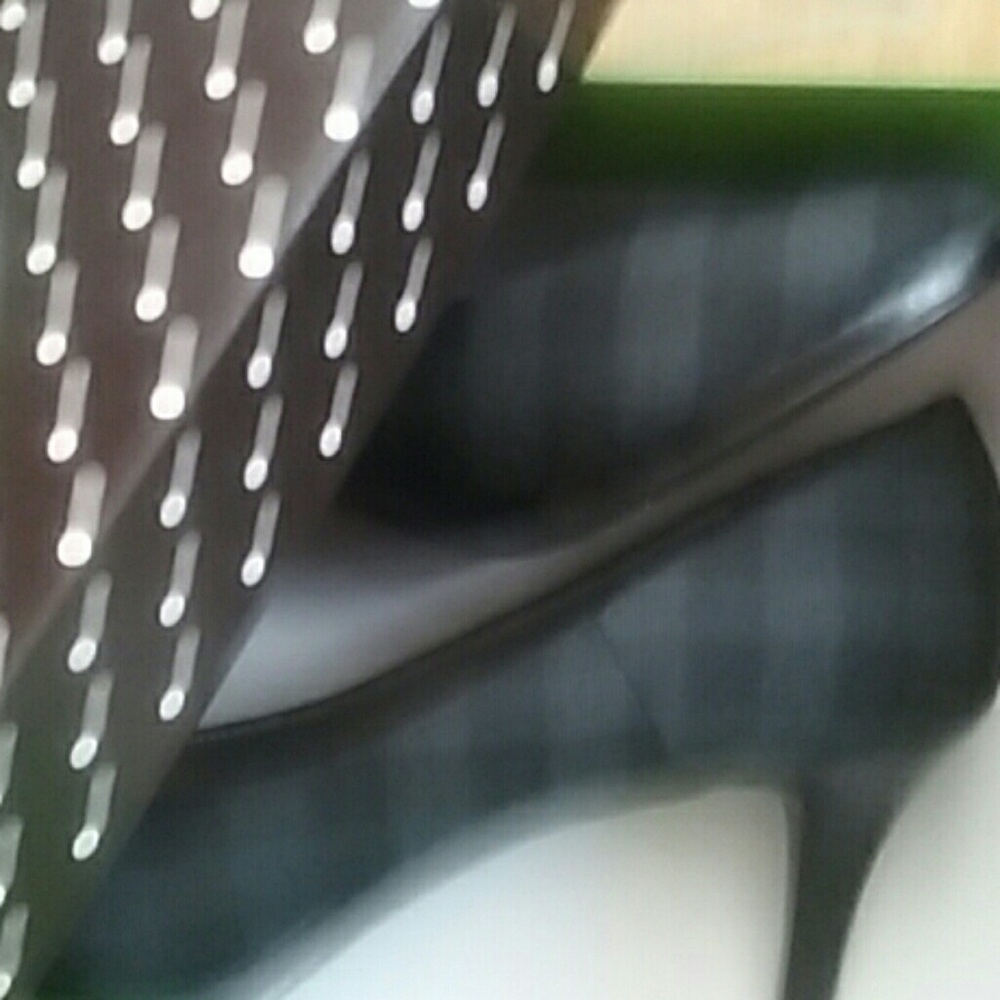 KELLY & KATIE ALMOND TOE GREY & BLACK PLAID PLATFORM HEELS - Picture 8 of 11